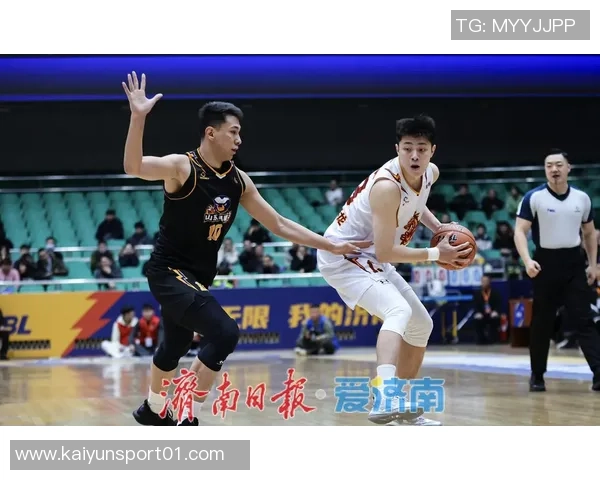 山东蜜獾在NBL常规赛第九轮中以85比93惜败于上海玄鸟展现顽强斗志