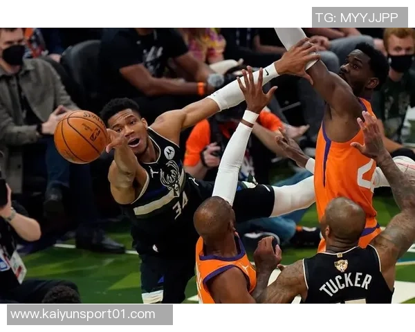 字母哥荣膺五大荣誉成就欧锦赛季军总冠军NBA杯双料MVP与DPOY三兄弟同队共创辉煌