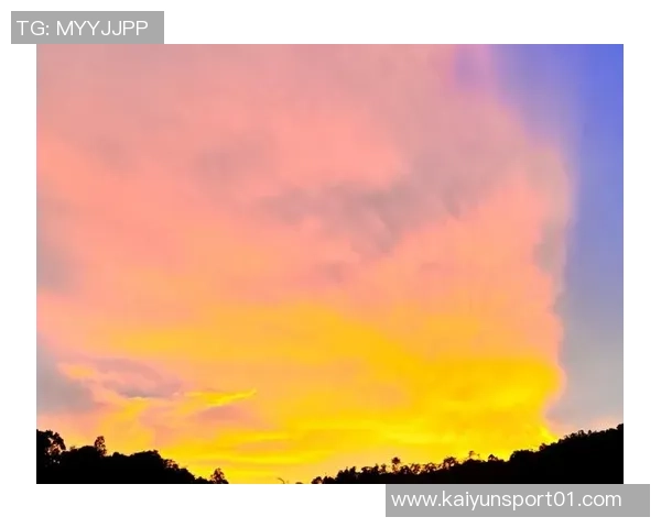 西部天空的色彩变幻与自然之美的深刻探索 西部天空的色彩变幻与自然之美的深刻探索